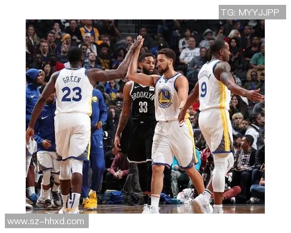 火箭队与勇士队激战正酣无插件直播全程呈现精彩瞬间